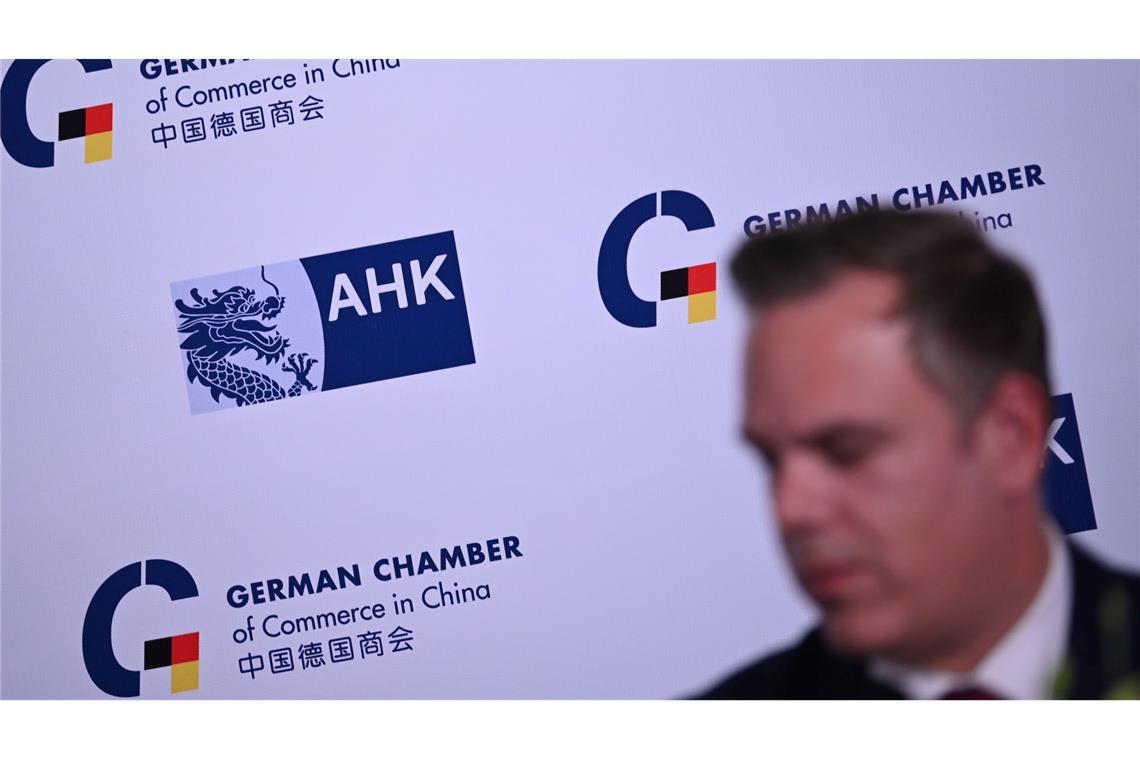 Deutsche Firmen in China so pessimistisch wie noch nie Die Auslandshandelskammer in China sieht mehr Preisdruck für deutsche Firmen.