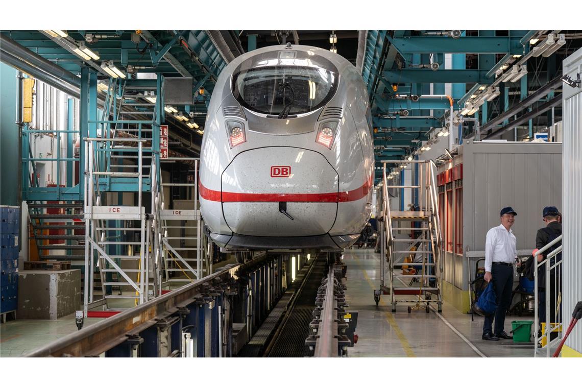 Bahn verjüngt Flotte – Fahrgastverband warnt vor Engpässen Die Auslieferung des ICE 3 Neo läuft. Er ersetzt unter anderem alte Intercity-1-Züge auf internationalen Verbindungen nach Amsterdam. (Archivbild)
