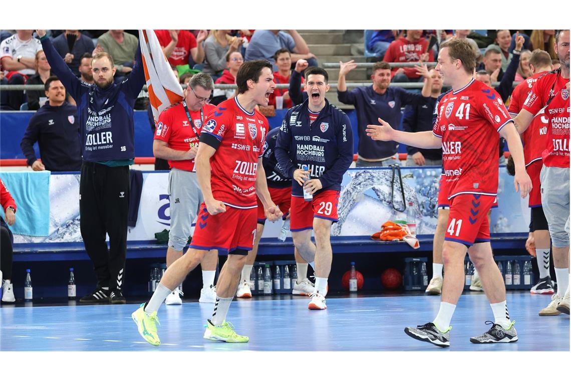 Romero-Team feiert ersten Heimsieg der Saison Die Außen Gonzalo Perez (li.) und Till Hermann bejubeln den Heimsieg der SG BBM.