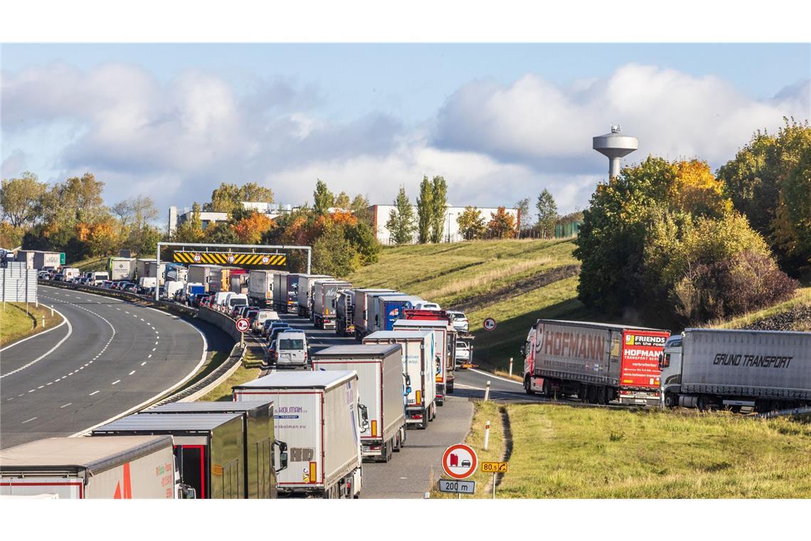 Autobahn GmbH warnt vor Staus durch frühe Osterferien Die Autobahnen in Sachsen, Sachsen-Anhalt und Thüringen könnten am kommenden -wochenende voll werden. (Symbolbild)