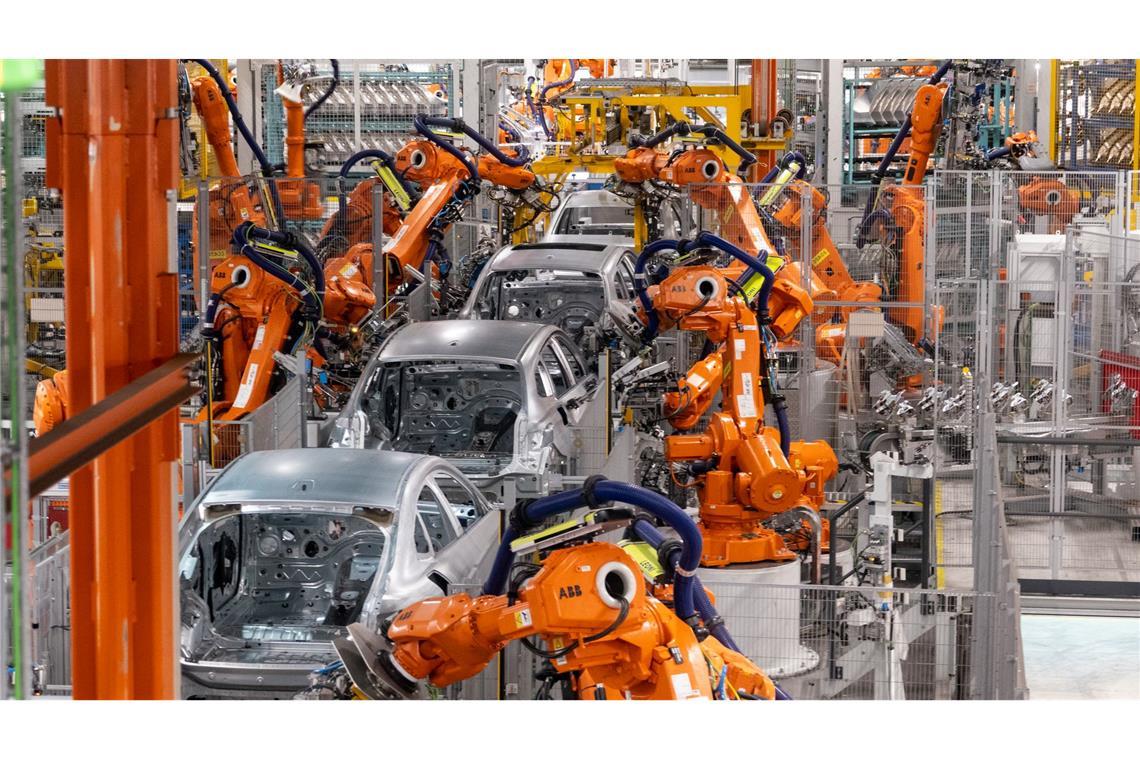 Die Autoindustrie kämpft mit CO2-Zielen. Die Ministerpräsidenten von elf Bundesländern springen ihnen bei. (Archivbild)