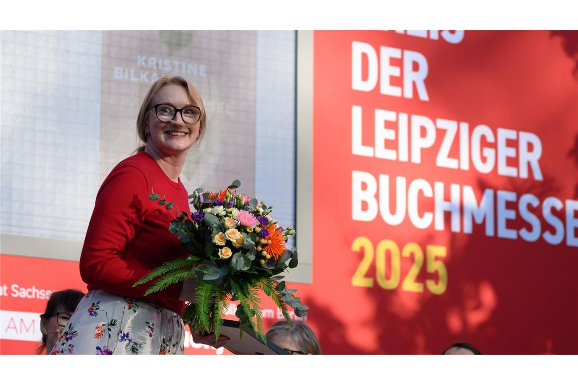 Kristine Bilkau gewinnt Preis der Leipziger Buchmesse Die Autorin Kristine Bilkau wird für ihren Roman «Halbinsel» (Luchterhand) mit dem Preis der Leipziger Buchmesse in der Kategorie Belletristik ausgezeichnet.