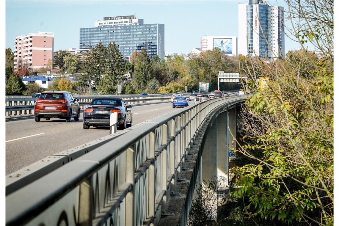 B-27-Körschtalbrücke muss neu gebaut werden Die B-27-Körschtalbrücke muss erneuert werden, eine Sanierung sei nicht wirtschaftlich, heißt es.