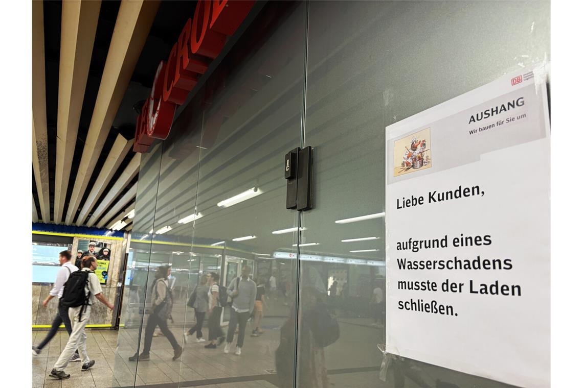 Wasser läuft in Bäckerei in der Klett-Passage Die Backfiliale in der Klett-Passage ist wegen der Wasserproblematik geschlossen und öffnet auch nicht mehr.