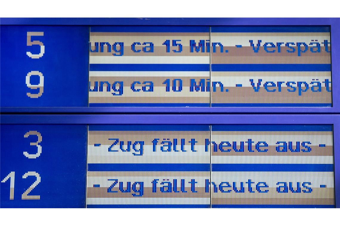 Fernzüge der Bahn erneut unpünktlicher unterwegs Die Bahn hinkt beim Thema Pünktlichkeit auch im November den eigenen Ansprüchen hinterher.
