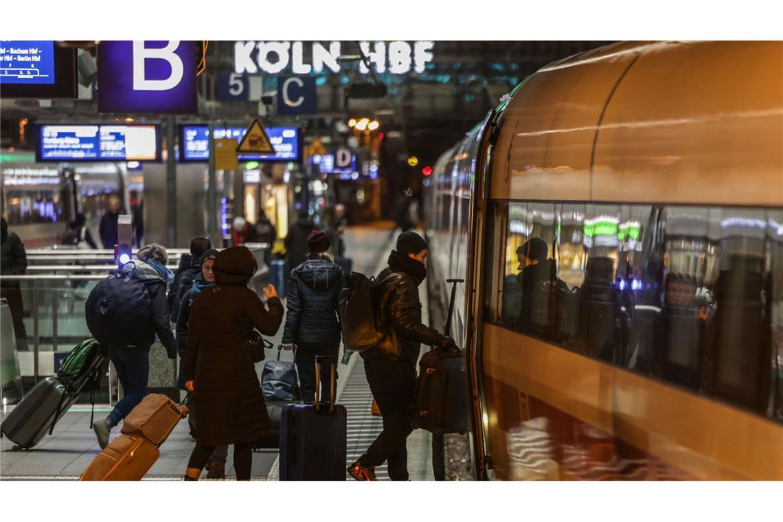 Die Bahn soll wieder pünktlicher werden.