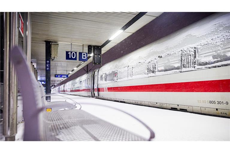 Die Bahn will den Fernverkehr im Norden am Freitag wieder aufnehmen.