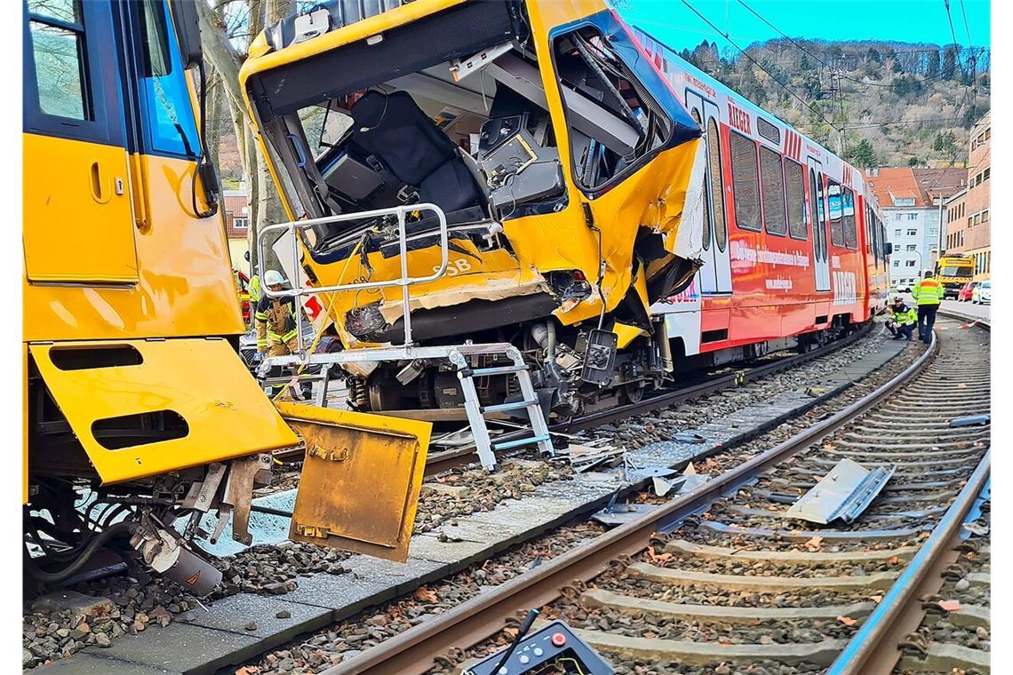 Anklage erhoben nach Kollision zweier Bahnen Die Bahnen boten nach dem Auffahrunfall in Wangen ein dramatisches Bild. Auffahrunfall in Wangen. Die Stadtbahnen können wohl repariert werden.
