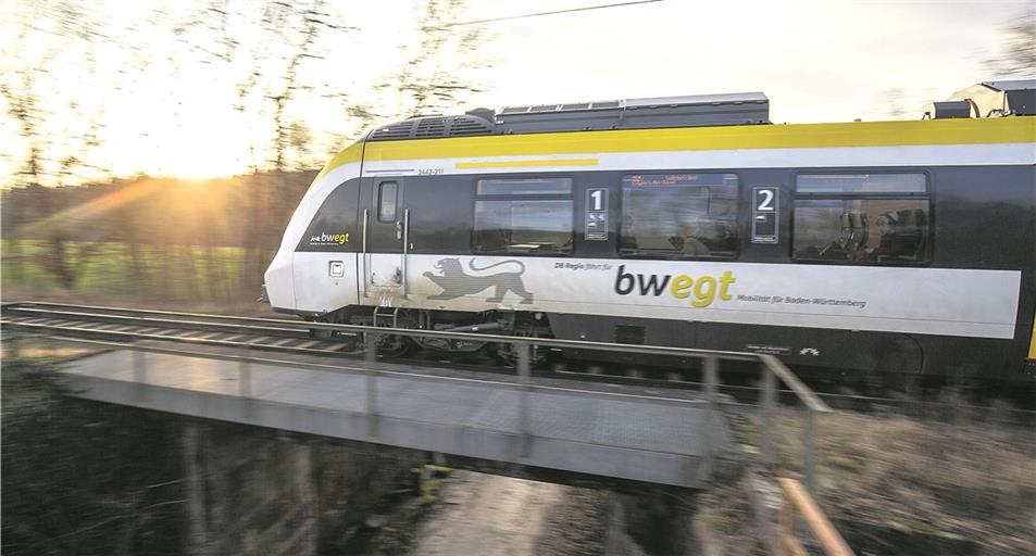 Die Bahnstrecke zwischen Backnang und Schwäbisch Hall-Hessental ist nur eingleisig. Anrainer machen sich deshalb schon seit vielen Jahren für einen Ausbau stark – bis jetzt ohne Erfolg. Foto: A. Becher