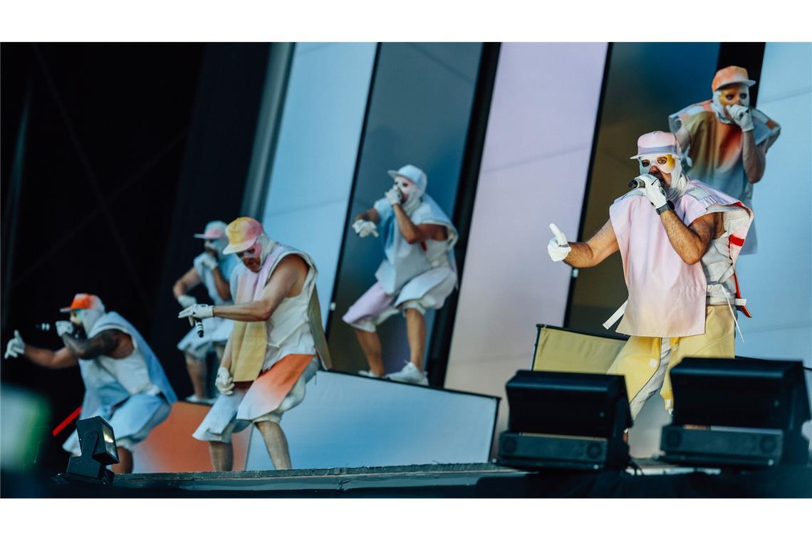 Die Band „Deichkind“ bei ihrem Auftritt auf dem Kesselfestival 2025.