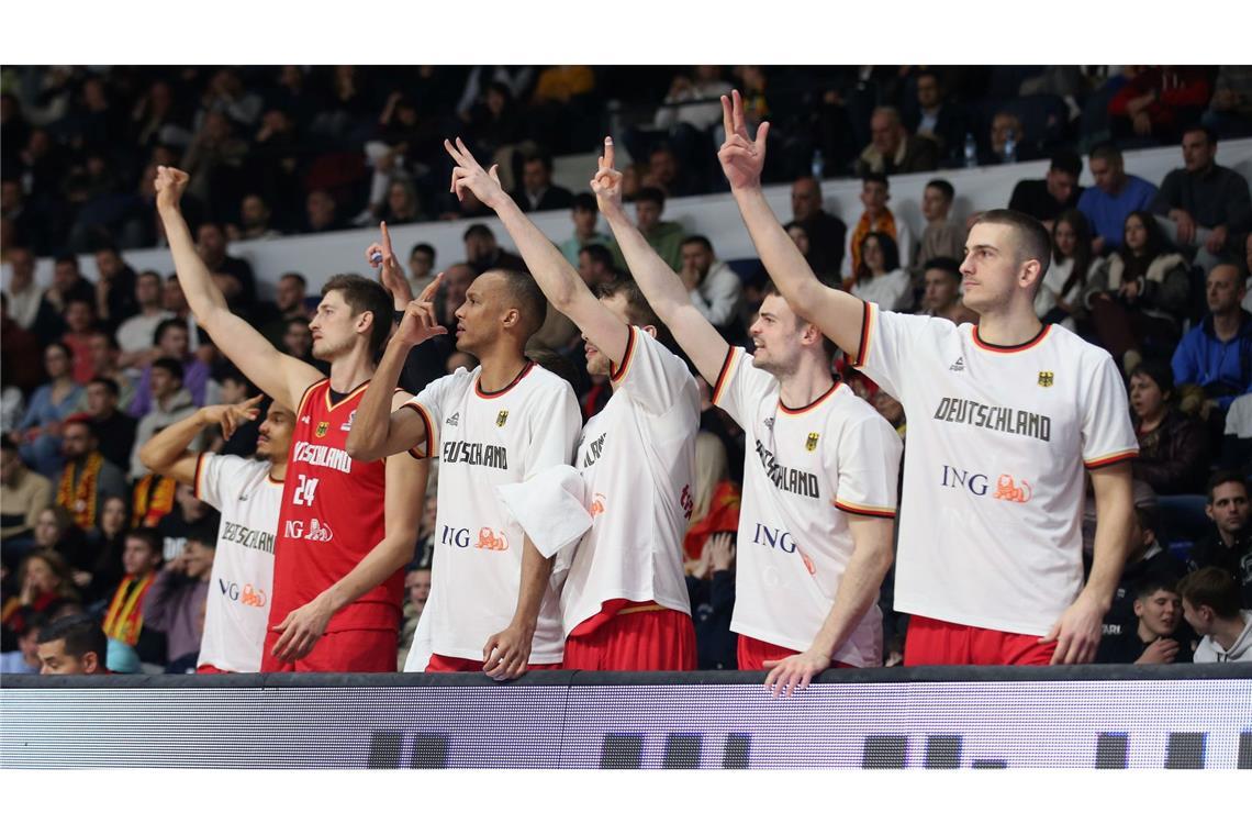 Dominanter Weltmeister: Basketballer können für EM planen Die Bank jubelt: Deutschland siegt in Podgorica souverän.