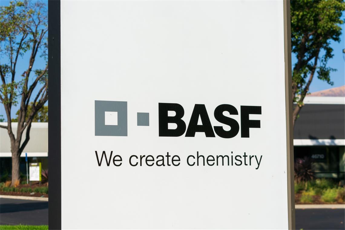 Die BASF-Aktie steigt um 7 %. Erfahren Sie, warum die Chemiebranche von politischen Entscheidungen und stabilen Energiepreisen profitiert.
