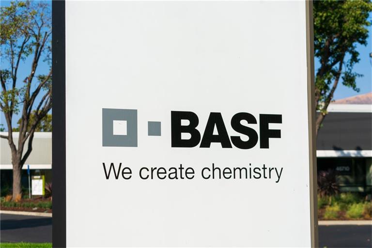 Die BASF-Aktie steigt um 7 %. Erfahren Sie, warum die Chemiebranche von politischen Entscheidungen und stabilen Energiepreisen profitiert.