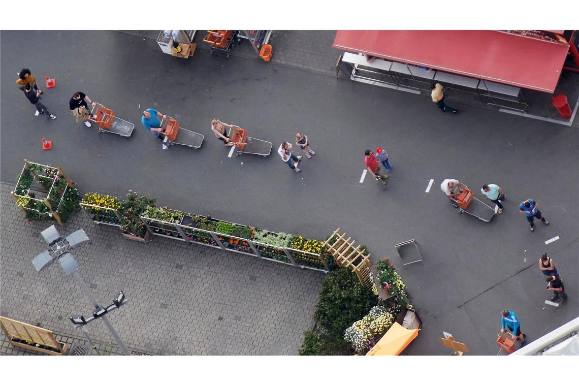 Wetter verdirbt Garten-Lust - schwieriges Jahr für Baumärkte Die Baumärkte konnten ihre Umsätze im ersten Pandemie-Jahr 2020 auf mehr als 22 Milliarden Euro steigern.