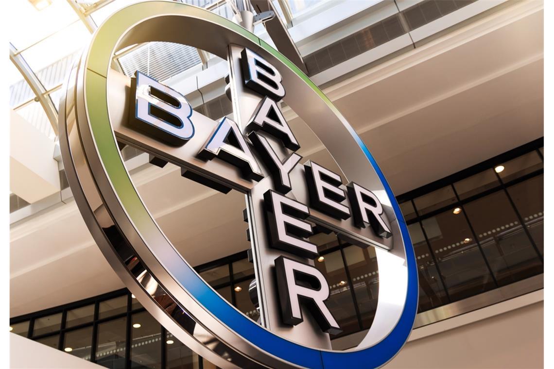 Die Bayer-Aktie steigt um 7 Prozent. Starke Quartalszahlen und ein erfolgreiches Agrargeschäft sorgen für Optimismus.