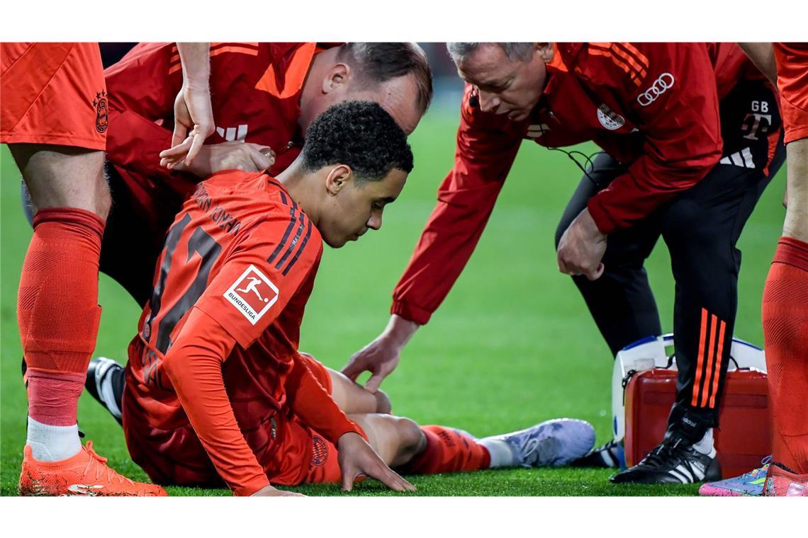 Bayern legen im Meisterkampf vor und bangen um Musiala Die Bayern bezahlten den Sieg in Augsburg teuer: Jamal Musiala verletzte sich und musste ausgewechselt werden.