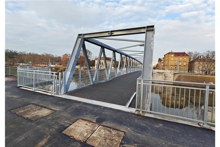 Die Behelfsbrücke führt von der Cannstatter Altstadt zum Wilhelma-Theater.