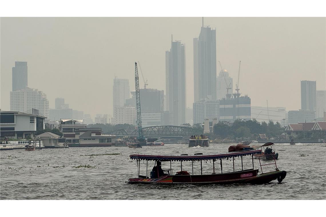 Gefährlicher Smog in Bangkok: Notmaßnahmen eingeleitet Die Behörden haben die Bevölkerung aufgerufen, sich wegen des Smogs möglichst wenig im Freien aufzuhalten.