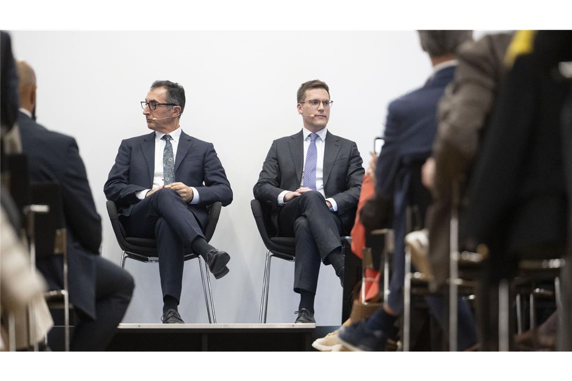 Die beiden Anwärter auf Kretschmanns Nachfolge: Cem Özdemir (Grüne, links) und Manuel Hagel (CDU).