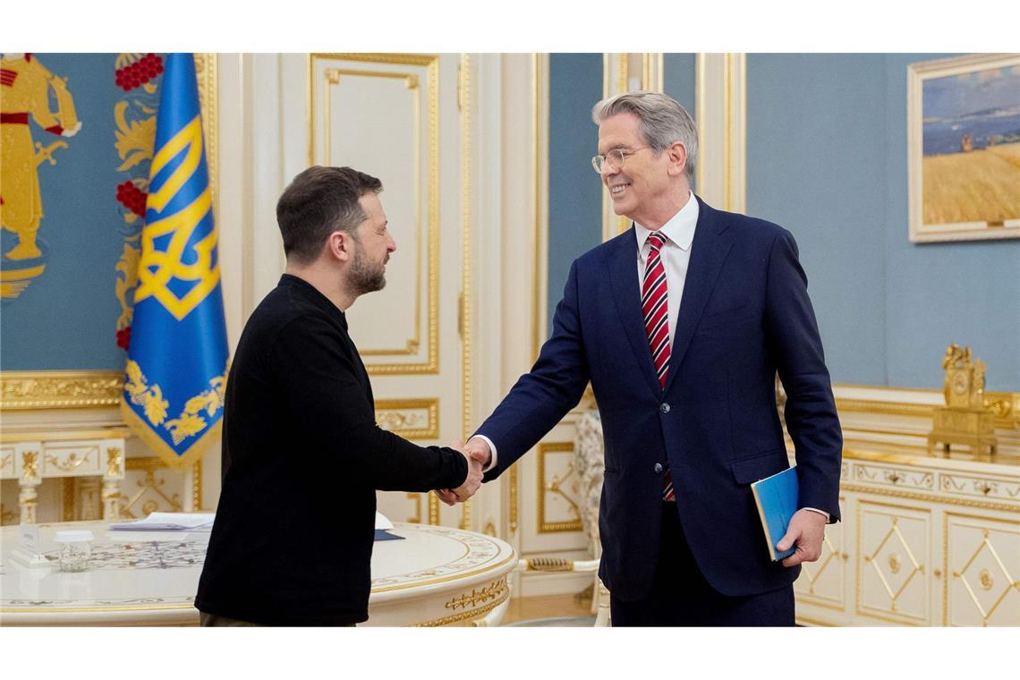 Selenskyj empfängt US-Finanzminister Bessent Die beiden Politiker trafen sich in Kiew.
