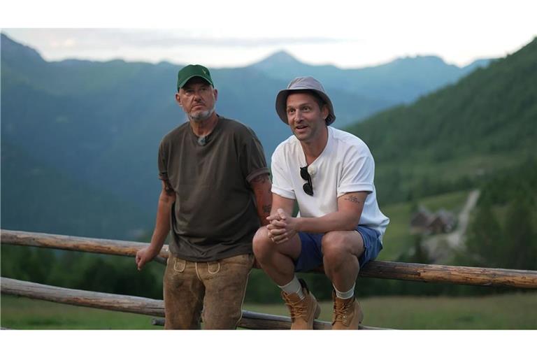 Die beiden TV-Köche sind ab Donnerstag (20.15 Uhr) in ihrem neuen Doku-Format "Rosin & Kumptner: Mission Mittendrin!" auf Kabel Eins zu sehen.