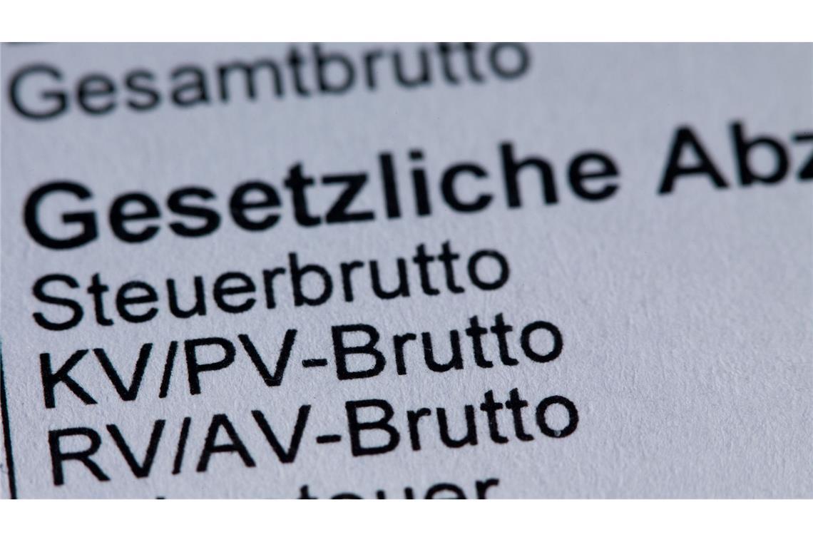 Kranken- und Rentenversicherung wird für Gutverdiener teurer Die Beitragsbemessungsgrenze für die Krankenversicherung soll auf 5.812,50 Euro steigen. (Illustration)