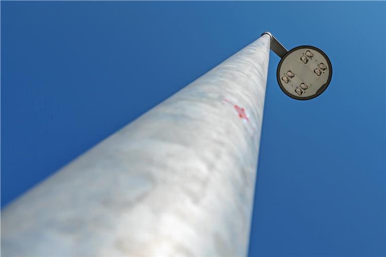 Die Beleuchtung an den meisten Straßen ist nun auf LED-Technik umgerüstet. Foto: Stefan Bossow 