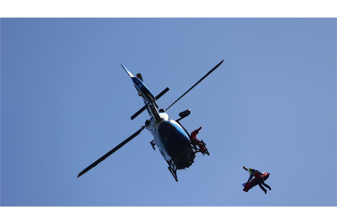 Die Bergwacht war mit einem Helikopter im Einsatz. (Symbolbild)
