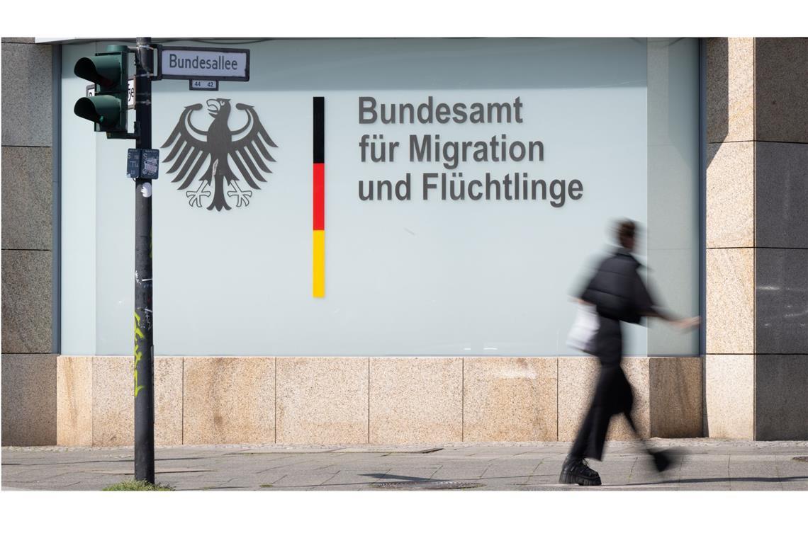 Überraschender Vorstoß zum Asylrecht Die Berliner Außenstelle des Bundesamtes für Migration und Flüchtlinge Bamf