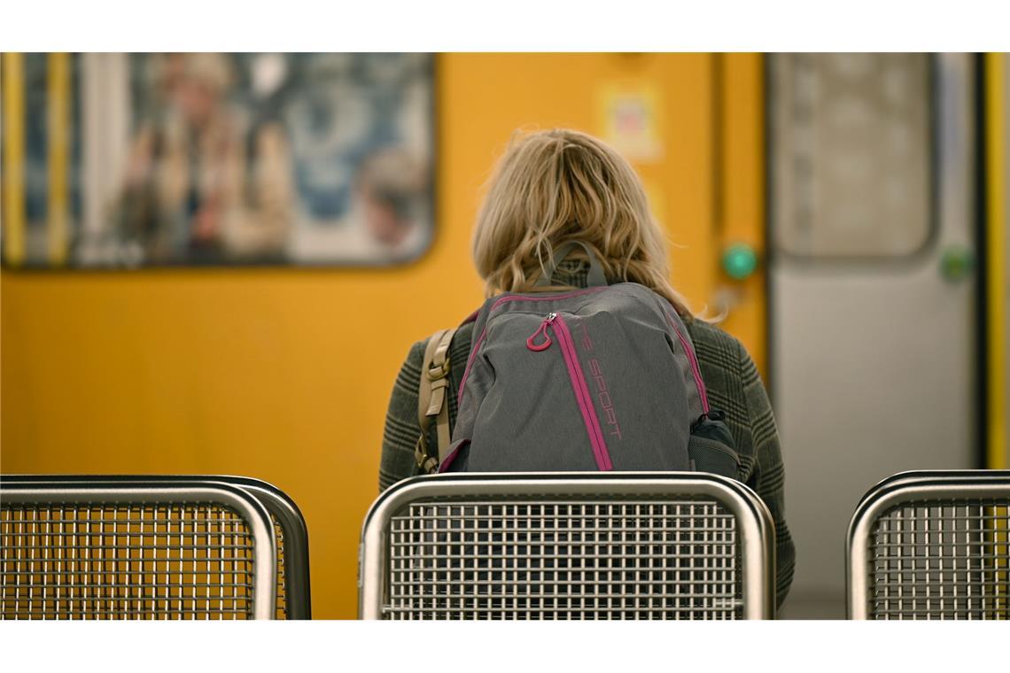 Vorbild Tokio: Berliner Grüne wollen U-Bahn-Wagen für Frauen Die Berliner Grünen wollen die Sicherheit für weibliche Fahrgäste verbessern und schlagen spezielle Frauenabteile in der U-Bahn vor. (Archivbild)