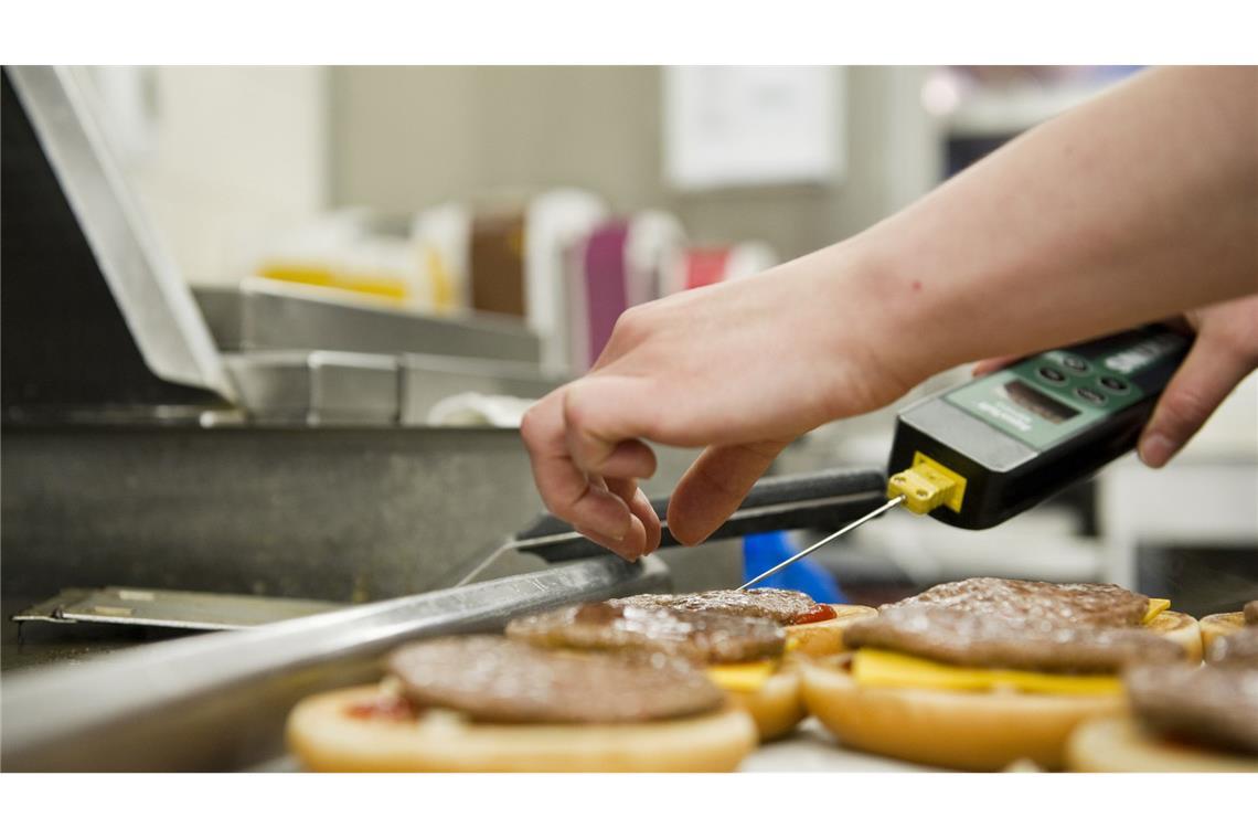 McDonald’s, Burger King und Co stimmen Tariferhöhung zu Die Beschäftigten in der Systemgastronomie bekommen künftig deutlich mehr Geld. (Symbolbild)