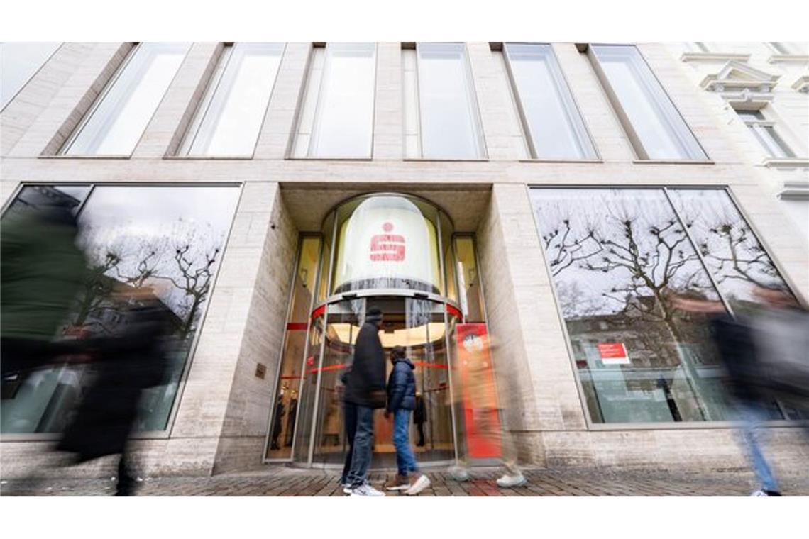 Die betroffene Sparkasse Köln/Bonn bestätigte den Vorfall.