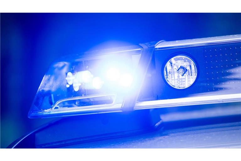 Die betroffene Straße war für rund drei Stunden gesperrt (Symbolbild).