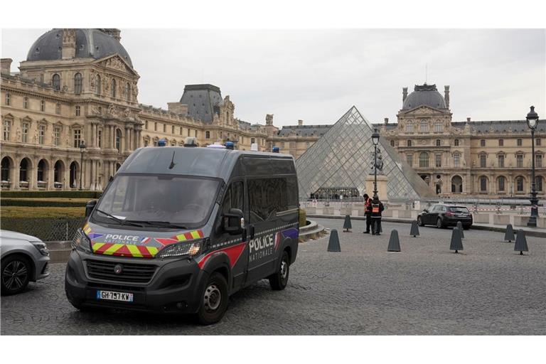 Die Beute aus dem Einbruch in den Louvre wird den Tätern nach Einschätzung eines Ex-Kriminellen nur einen Bruchteil des tatsächlichen Werts einbringen. (Archivbild)