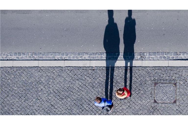 Die Beziehungszufriedenheit sinkt zunächst graduell. (Archivbild)