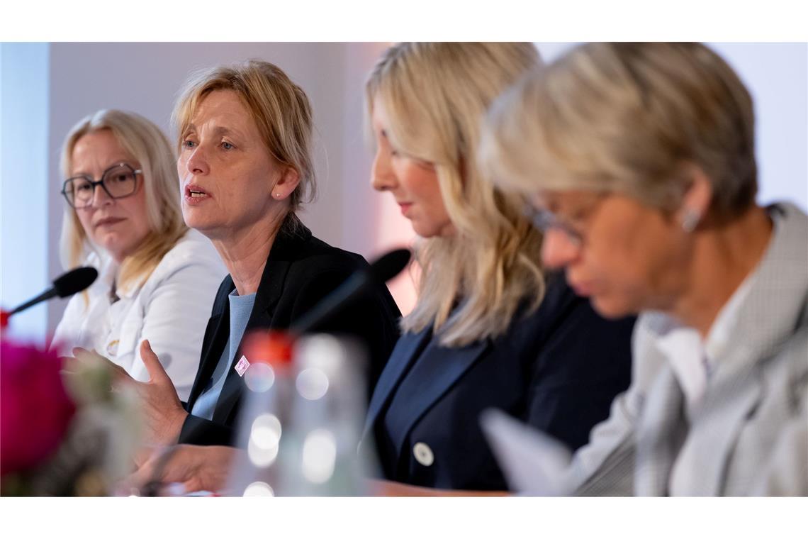 Die Bildungsminister der Länder haben gemeinsame Ziele und Maßnahmen zur Stärkung der Medienkompetenz in der Schule verabschiedet. (Symbolbild)