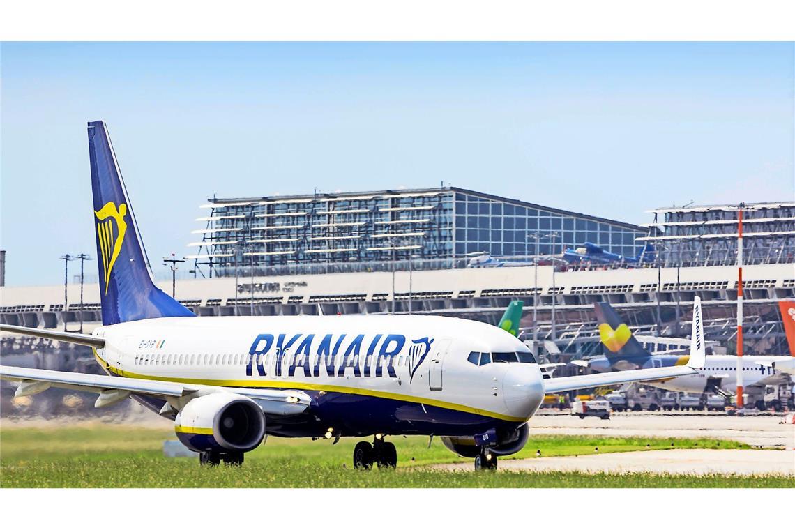 Die Billigfluggesellschaft Ryanair hat mit hohen Kerosin-Preisen zu kämpfen. (Archivbild)