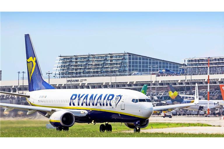 Die Billigfluggesellschaft Ryanair hat mit hohen Kerosin-Preisen zu kämpfen. (Archivbild)