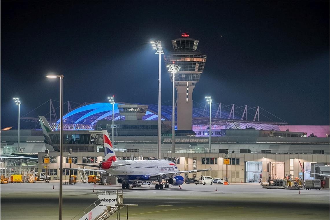 Die bisher bekannten Auswirkungen auf den Stuttgarter Flughafen und die Hintergründe des Warnstreiks bei der Lufthansa 2026 im Überblick.