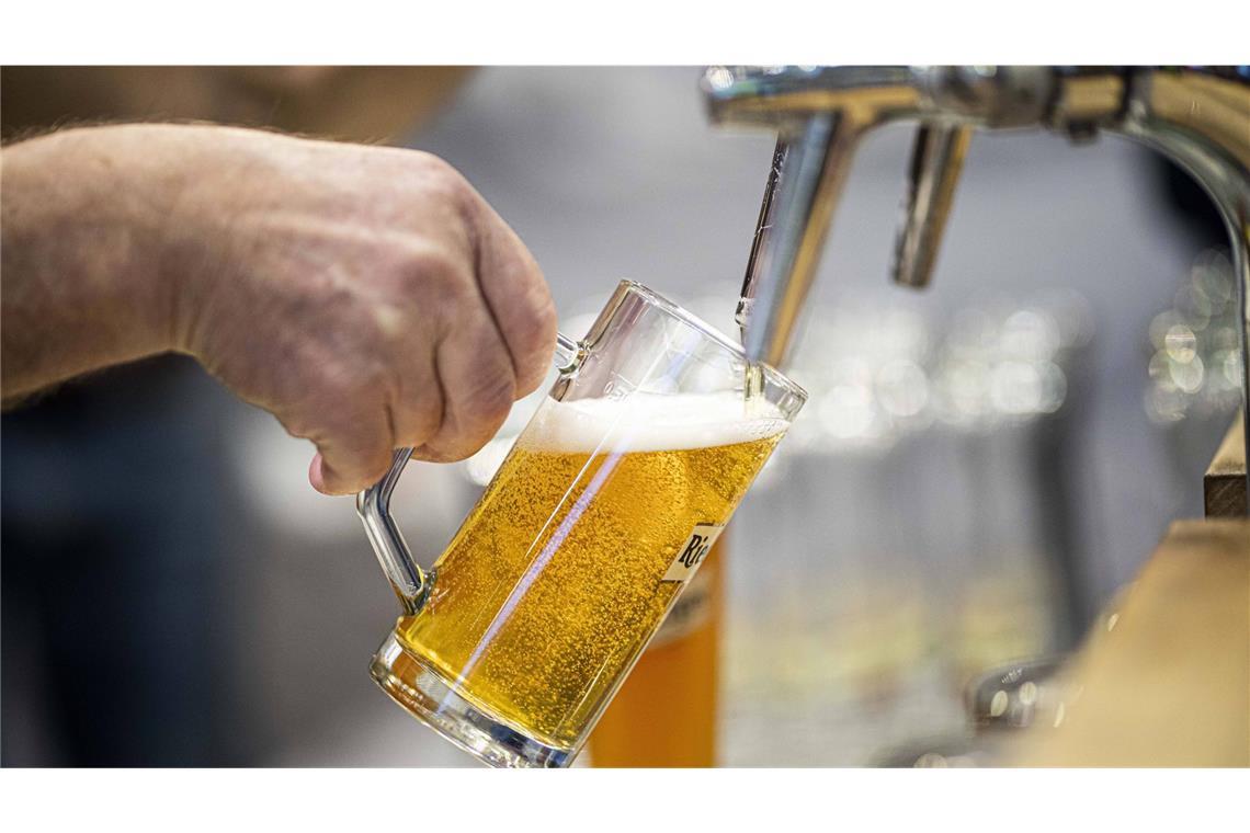 Die bisherige Erlaubnispflicht für den Betrieb eines Gaststättengewerbes mit Alkoholausschank entfällt.