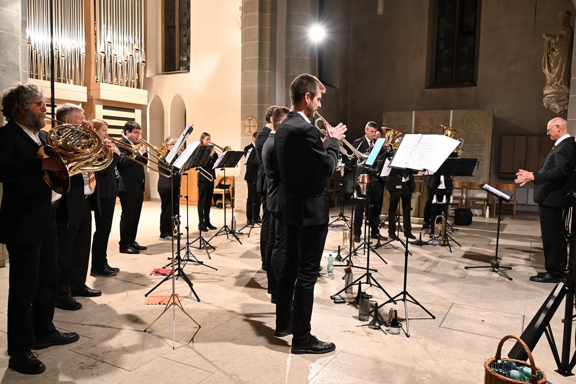 Die Bläser von Garda Brass rund um Ensembleleiter Albrecht Schuler sind zu Gast in der Murrhardter Stadtkirche. Fotos: Elisabeth Klaper