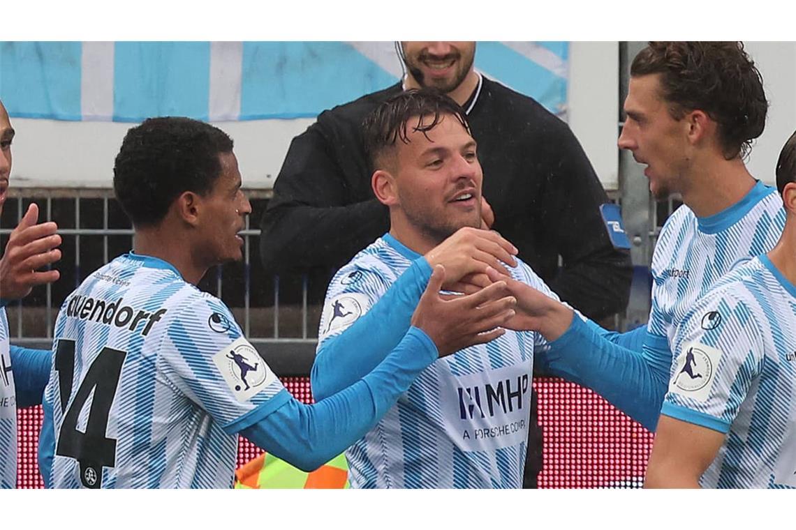 Die Blauen feiern am Ende einen 3:1-Heimsieg gegen Steinbach Haiger.