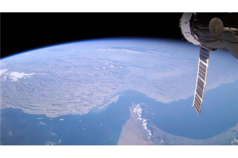 Die Blockade der  Straße von Hormus, hier ein Archivbild von der Raumstation ISS aus aufgenommen, hat auch für Baden-Württembergs Wirtschaft negative Folgen.
