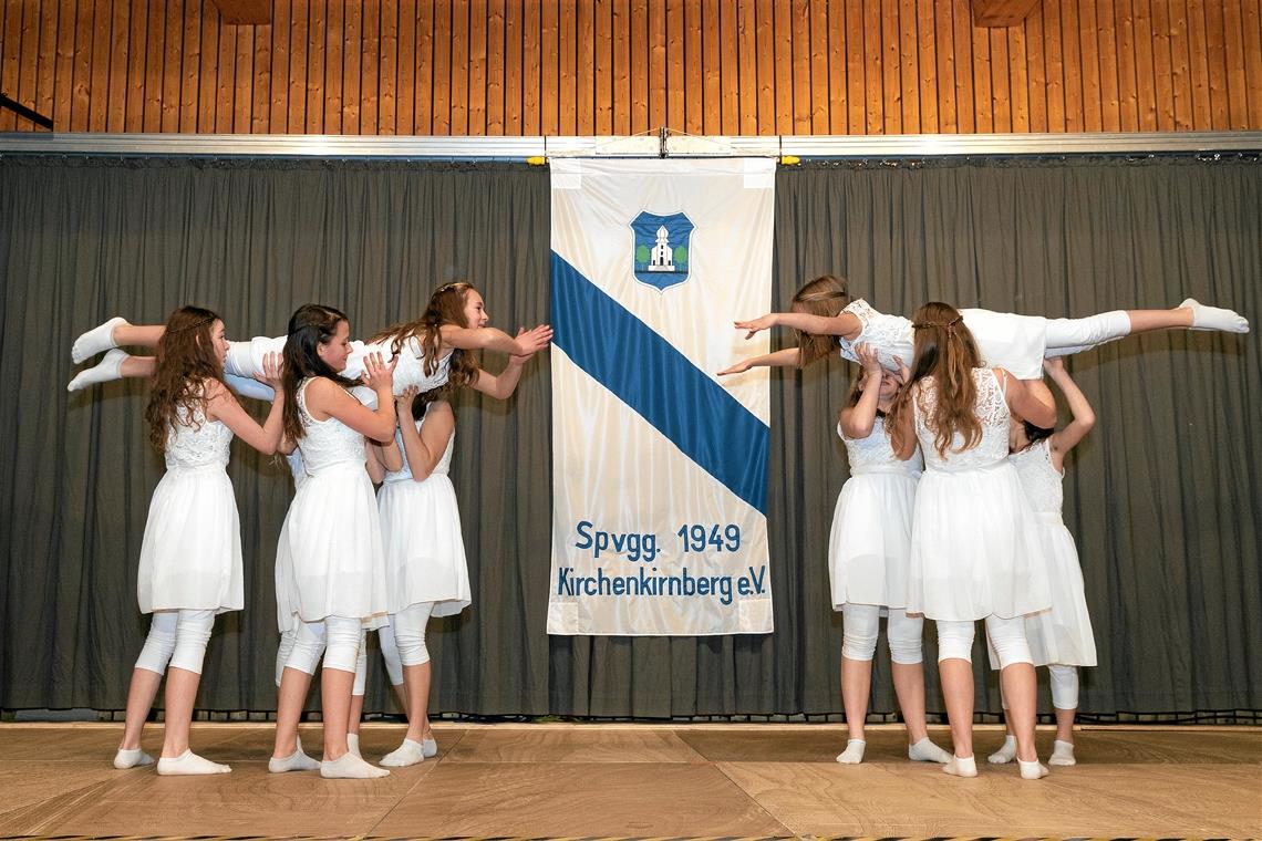 Ein quicklebendiger Verein Die „Blue Berries“ zeigten am Abend eine poetisch-schwebende Aufführung, mit der sie das Publikum beeindruckten. Fotos: J. Fiedler