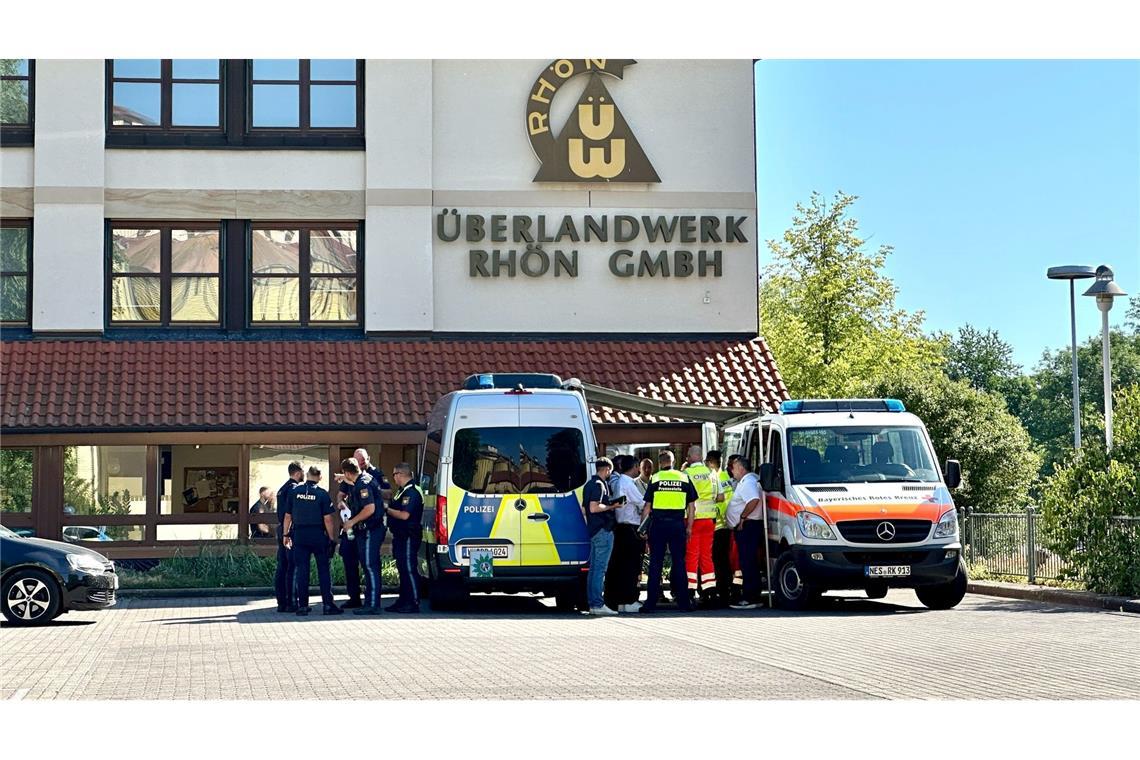 Mann sticht Kollegen am Arbeitsplatz nieder - eine Tote