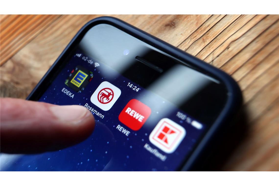 Vergleich: Kunden sparen beim Einkauf wenig mit Treue-Apps Die Bonus-Apps der Handelsketten werden von vielen Kunden genutzt.