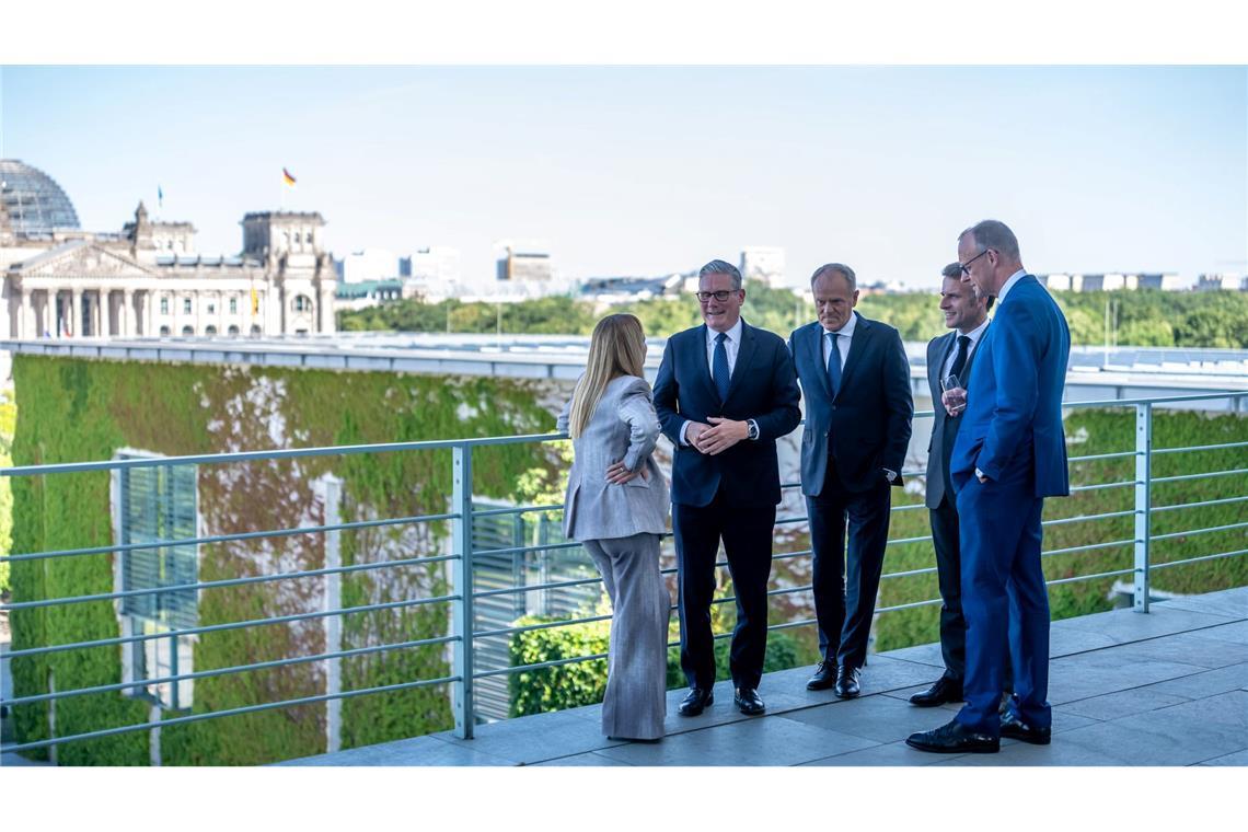 "Die Botschaft an Russland lautet: Die Ukraine bleibt stark", sagte Bundeskanzler Friedrich Merz beim Gipfeltreffen von Deutschland, Frankreich, Großbritannien, Italien und Polen - der sogenannten E5 - in Berlin.