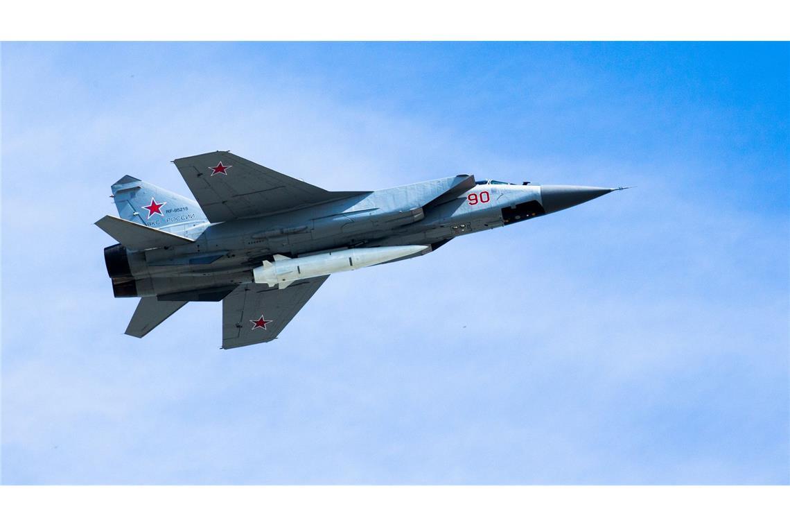 Nato warnt Russland vor weiteren Luftraumverletzungen Die Botschaft der Nato ist klar: Russische Piloten gehen ein großes Risiko ein, wenn sie noch einmal alliierten Luftraum verletzten. (Archivbild)
