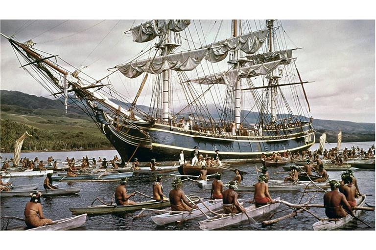 Die „Bounty“ erreicht Tahiti (Szene aus dem US-Spielfilm „Meuterei auf der Bounty“ von 1962.
