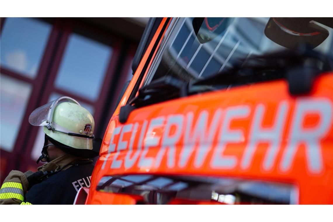 Stallgebäude brennt ab – mehrere Hunderttausend Euro Schaden Die Brandursache ist bislang unklar. (Symbolbild)